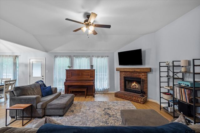 341 Frederick Cir, Flint, TX 75762