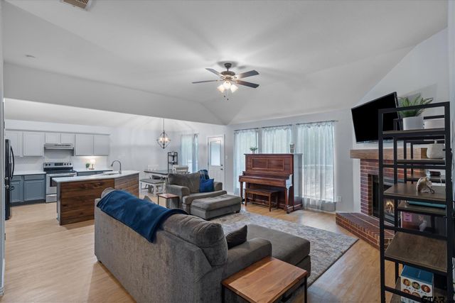 341 Frederick Cir, Flint, TX 75762