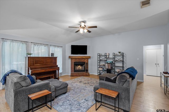 341 Frederick Cir, Flint, TX 75762