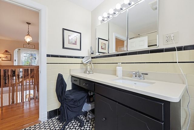 14 Wallace Rd, Lynn, MA 01902
