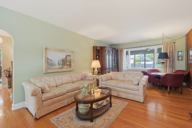 14 Wallace Rd, Lynn, MA 01902