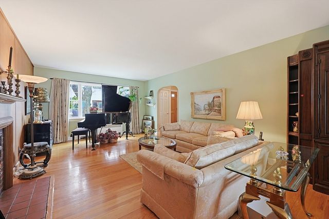 14 Wallace Rd, Lynn, MA 01902