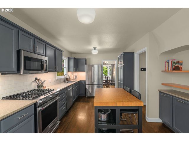 2405 Ne 25TH Ave, Portland, OR 97212