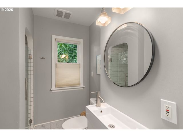 2405 Ne 25TH Ave, Portland, OR 97212