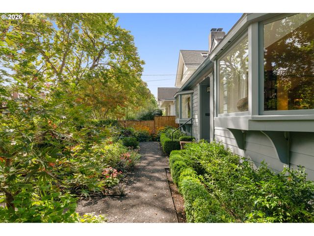 2405 Ne 25TH Ave, Portland, OR 97212