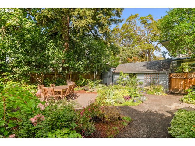 2405 Ne 25TH Ave, Portland, OR 97212