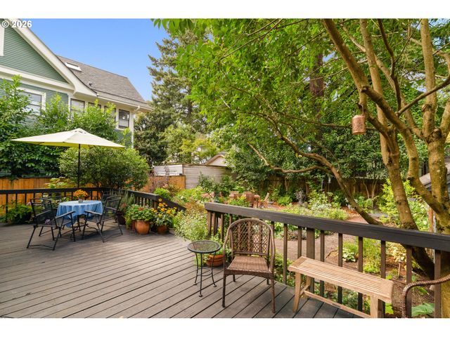 2405 Ne 25TH Ave, Portland, OR 97212