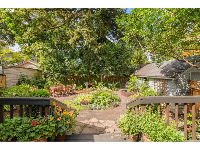 2405 Ne 25TH Ave, Portland, OR 97212