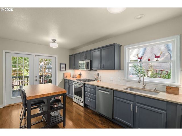 2405 Ne 25TH Ave, Portland, OR 97212