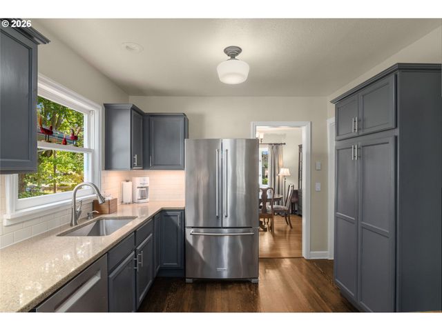 2405 Ne 25TH Ave, Portland, OR 97212