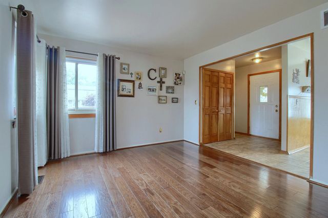 26012 Rose Marie Drive, Flat Rock, MI 48134