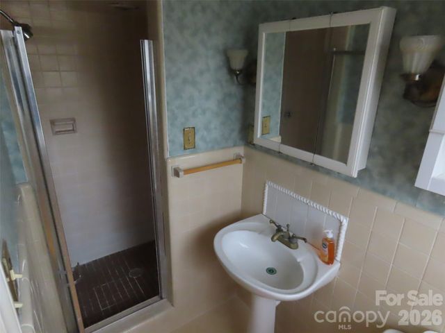 7636 Michael Drive, Charlotte, NC 28215