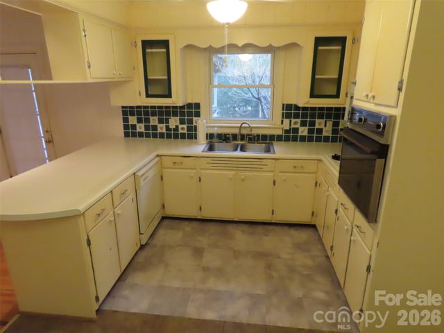 7636 Michael Drive, Charlotte, NC 28215