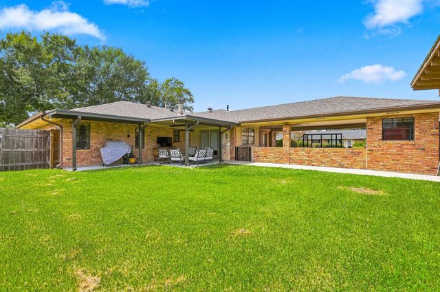 201 Aspen Dr, Houma, LA 70360