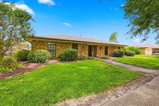 201 Aspen Dr, Houma, LA 70360
