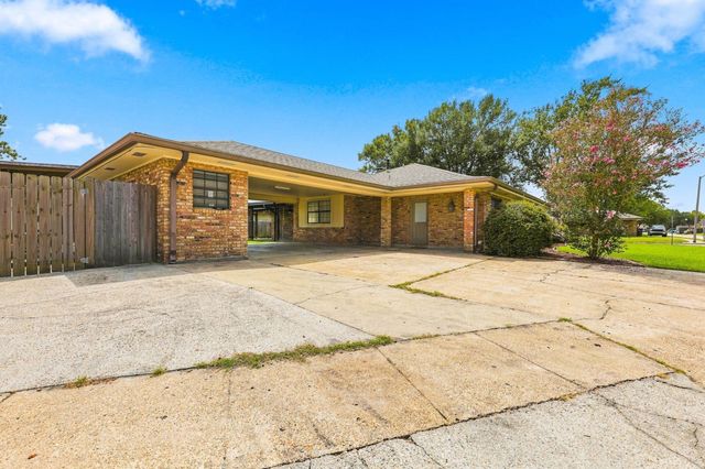 201 Aspen Dr, Houma, LA 70360