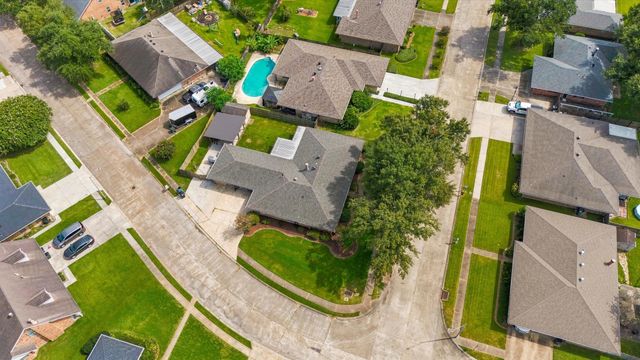201 Aspen Dr, Houma, LA 70360