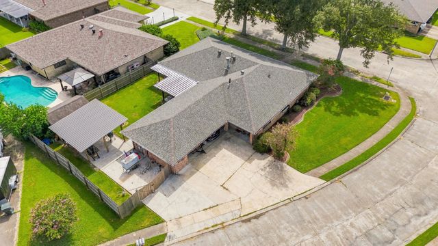 201 Aspen Dr, Houma, LA 70360