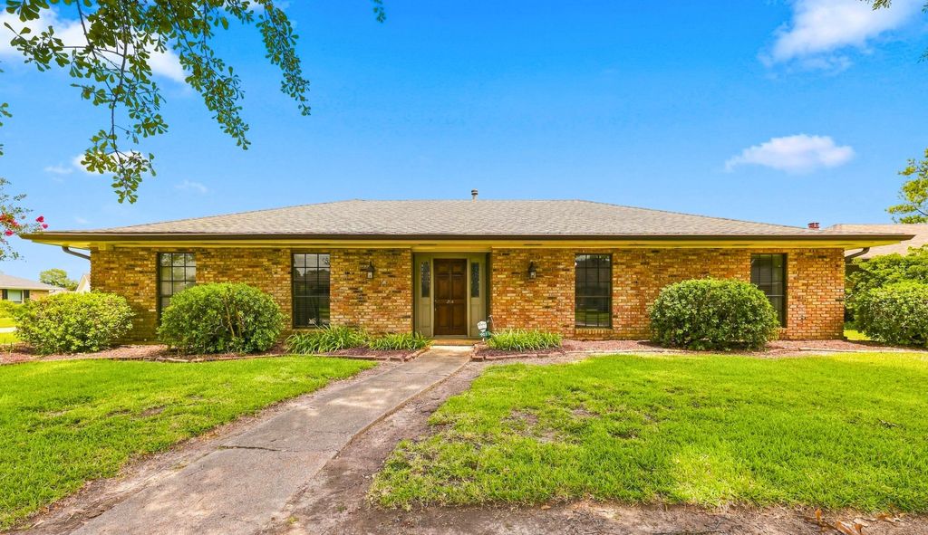 201 Aspen Dr, Houma, LA 70360