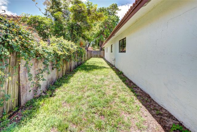 8859 NW 3rd Court, Coral Springs, FL 33071