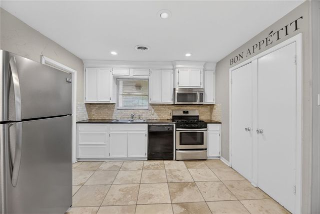 322 Waverly Dr, Corpus Christi, TX 78412