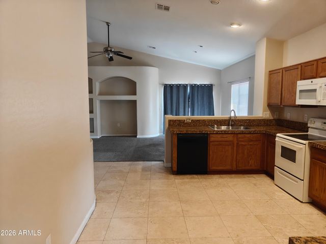 932 W CARTER Road, Phoenix, AZ 85041