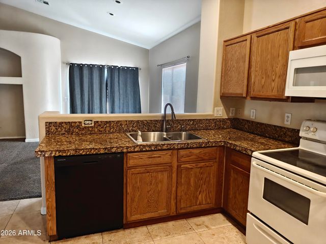 932 W CARTER Road, Phoenix, AZ 85041