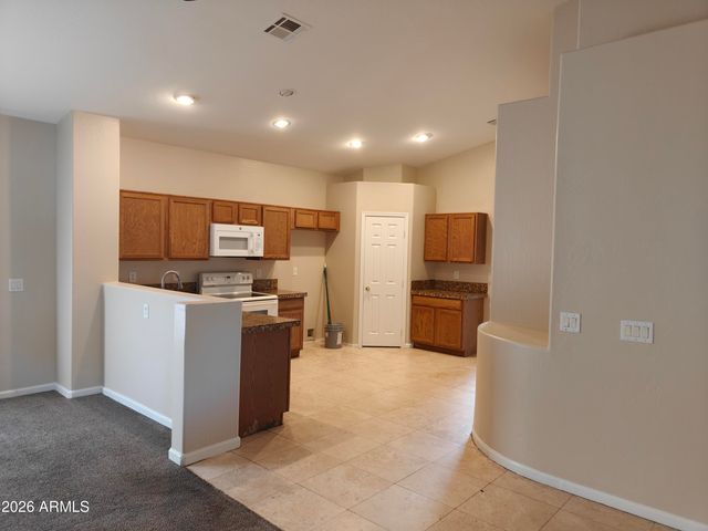 932 W CARTER Road, Phoenix, AZ 85041