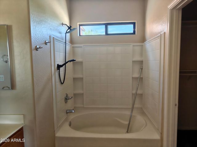 932 W CARTER Road, Phoenix, AZ 85041