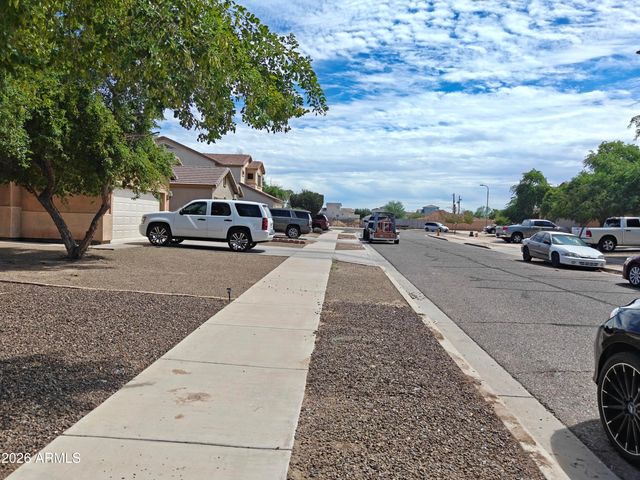 932 W CARTER Road, Phoenix, AZ 85041