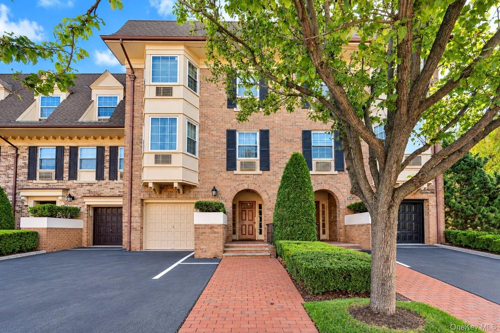 1307 Estates Lane 1636, Bayside, NY 11360 — exterior
