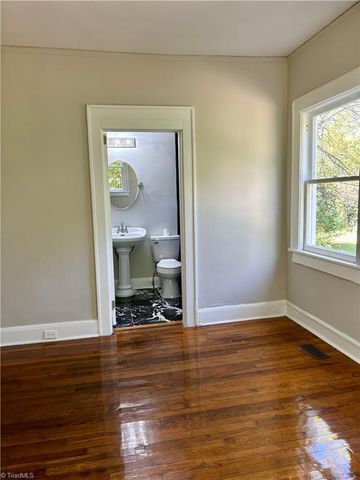 1300 W Market Street, Greensboro, NC 27403