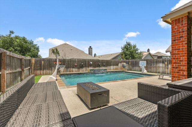 8805 Deadwood Lane, Aubrey, TX 76227