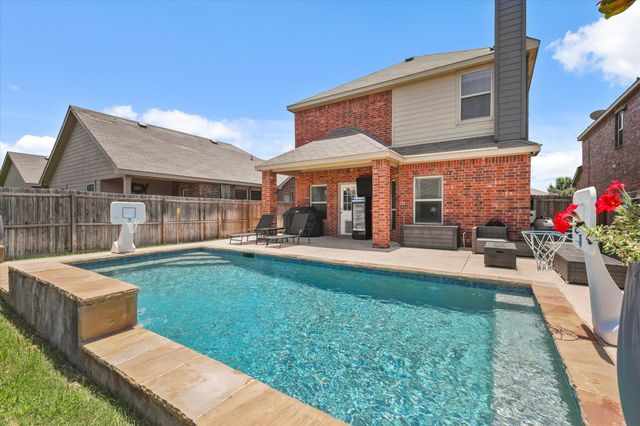 8805 Deadwood Lane, Aubrey, TX 76227