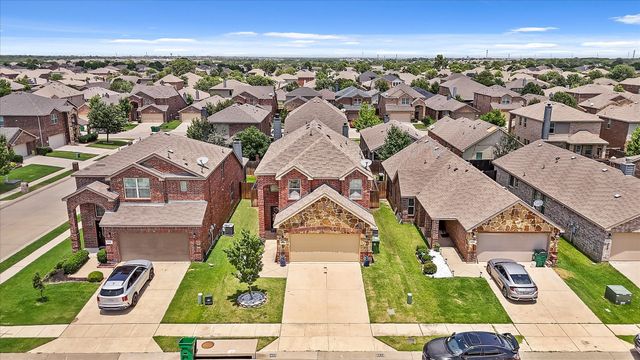8805 Deadwood Lane, Aubrey, TX 76227