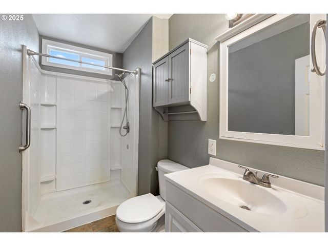 721 COLE Rd, Oakland, OR 97462