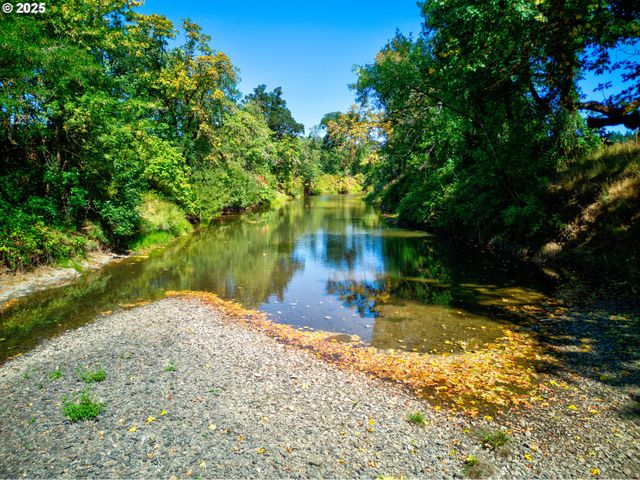 721 COLE Rd, Oakland, OR 97462