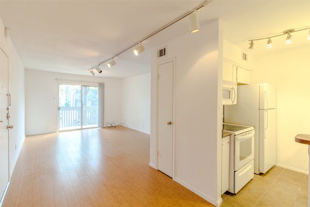 4859 Cedar Springs Road 234, Dallas, TX 75219