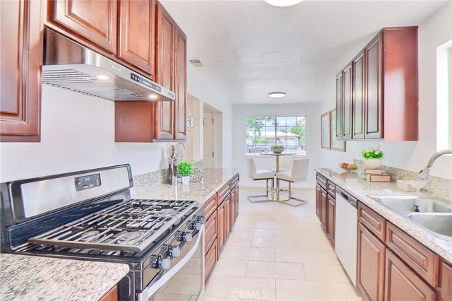 1022 W Grovecenter, West Covina, CA 91790