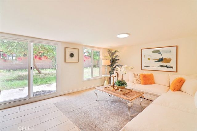 1022 W Grovecenter, West Covina, CA 91790