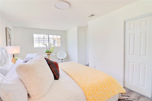 1022 W Grovecenter, West Covina, CA 91790