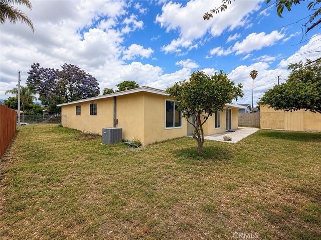 1022 W Grovecenter, West Covina, CA 91790