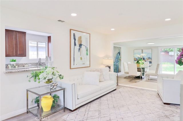 1022 W Grovecenter, West Covina, CA 91790