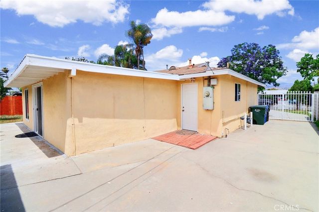 1022 W Grovecenter, West Covina, CA 91790
