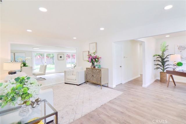 1022 W Grovecenter, West Covina, CA 91790
