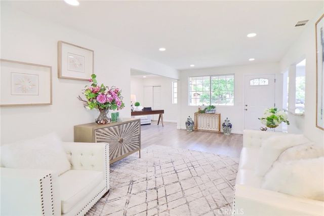 1022 W Grovecenter, West Covina, CA 91790