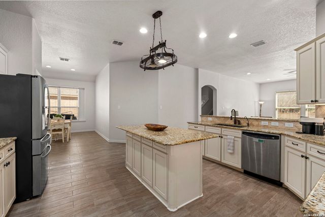 221 Ludwig Dr, Boerne, TX 78006