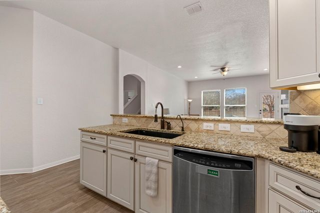 221 Ludwig Dr, Boerne, TX 78006