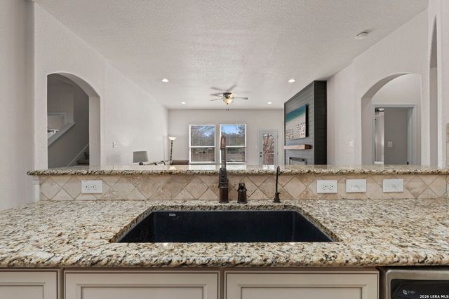 221 Ludwig Dr, Boerne, TX 78006