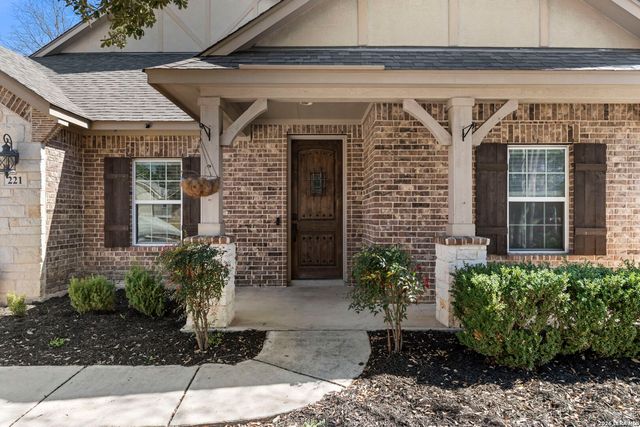 221 Ludwig Dr, Boerne, TX 78006